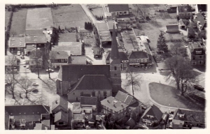 F175 Luchtfoto Vorden N.H. Kerk circa 1970